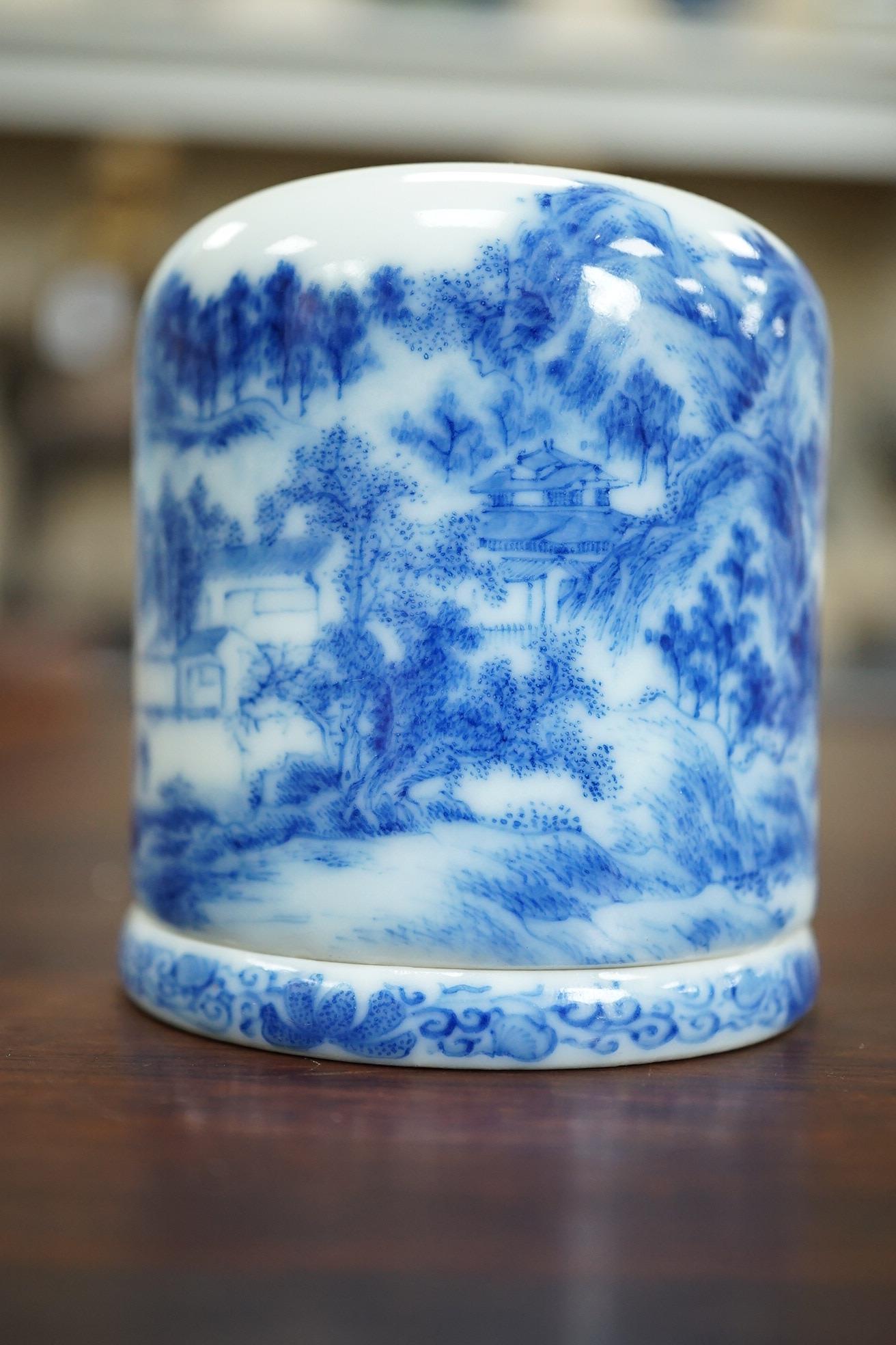 A Chinese blue and white container, Yongzheng seal mark, Republic period
